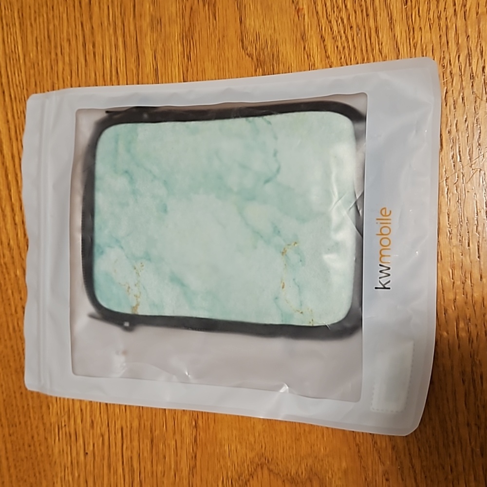 🛍️ 2/$6 🛍️ Neoprene sleeve for 6 inch ereader